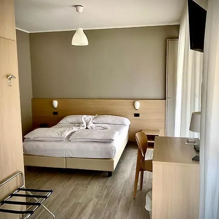 Astoria 2*