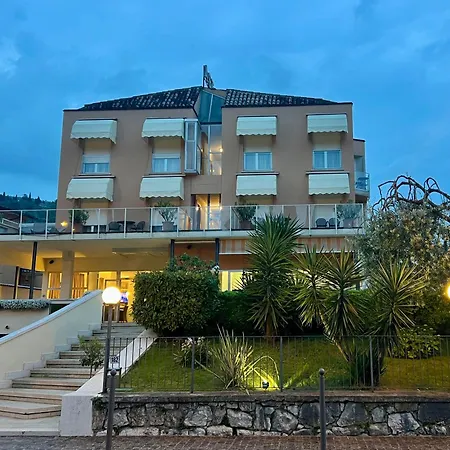Astoria Hotel 2*